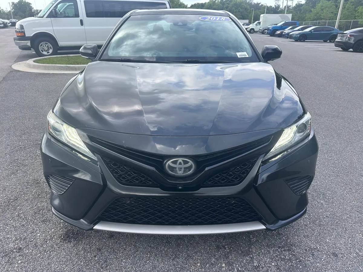 2018 Toyota Camry XSE thumbnail 2