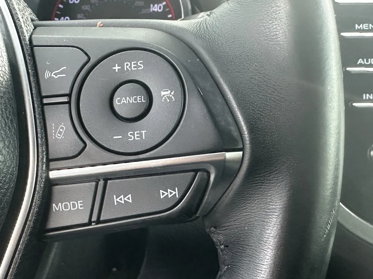 2018 Toyota Camry XSE thumbnail 20