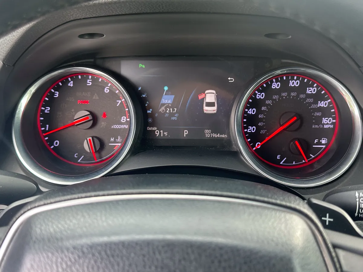2018 Toyota Camry XSE thumbnail 21