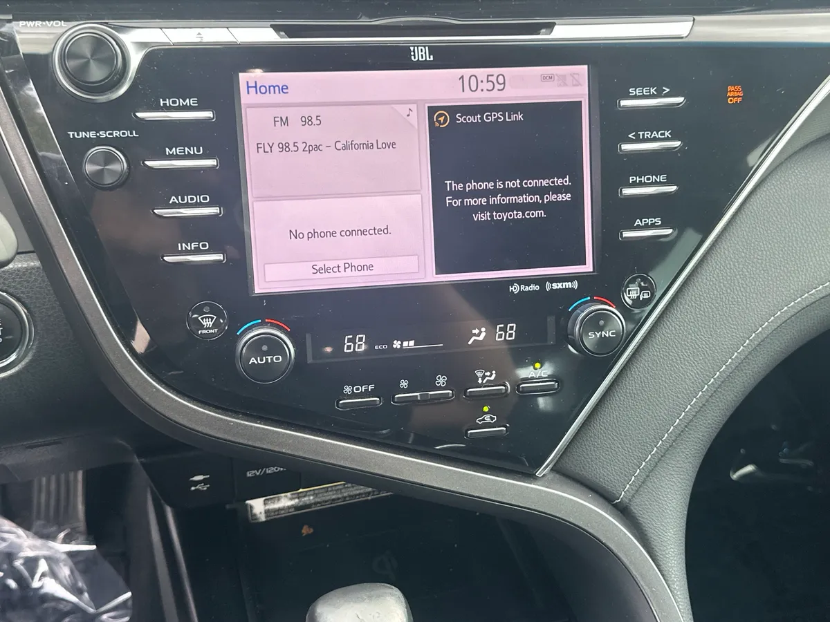 2018 Toyota Camry XSE thumbnail 23