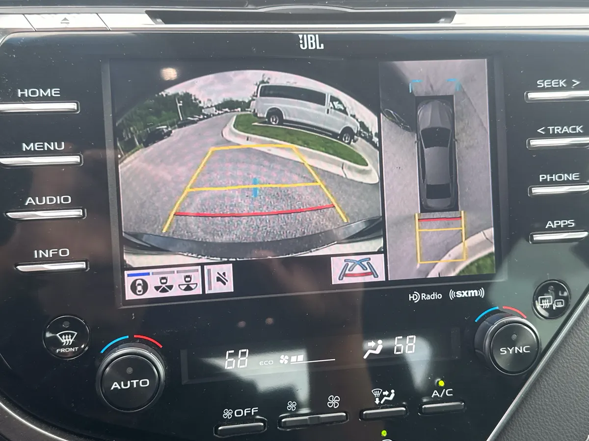 2018 Toyota Camry XSE thumbnail 24