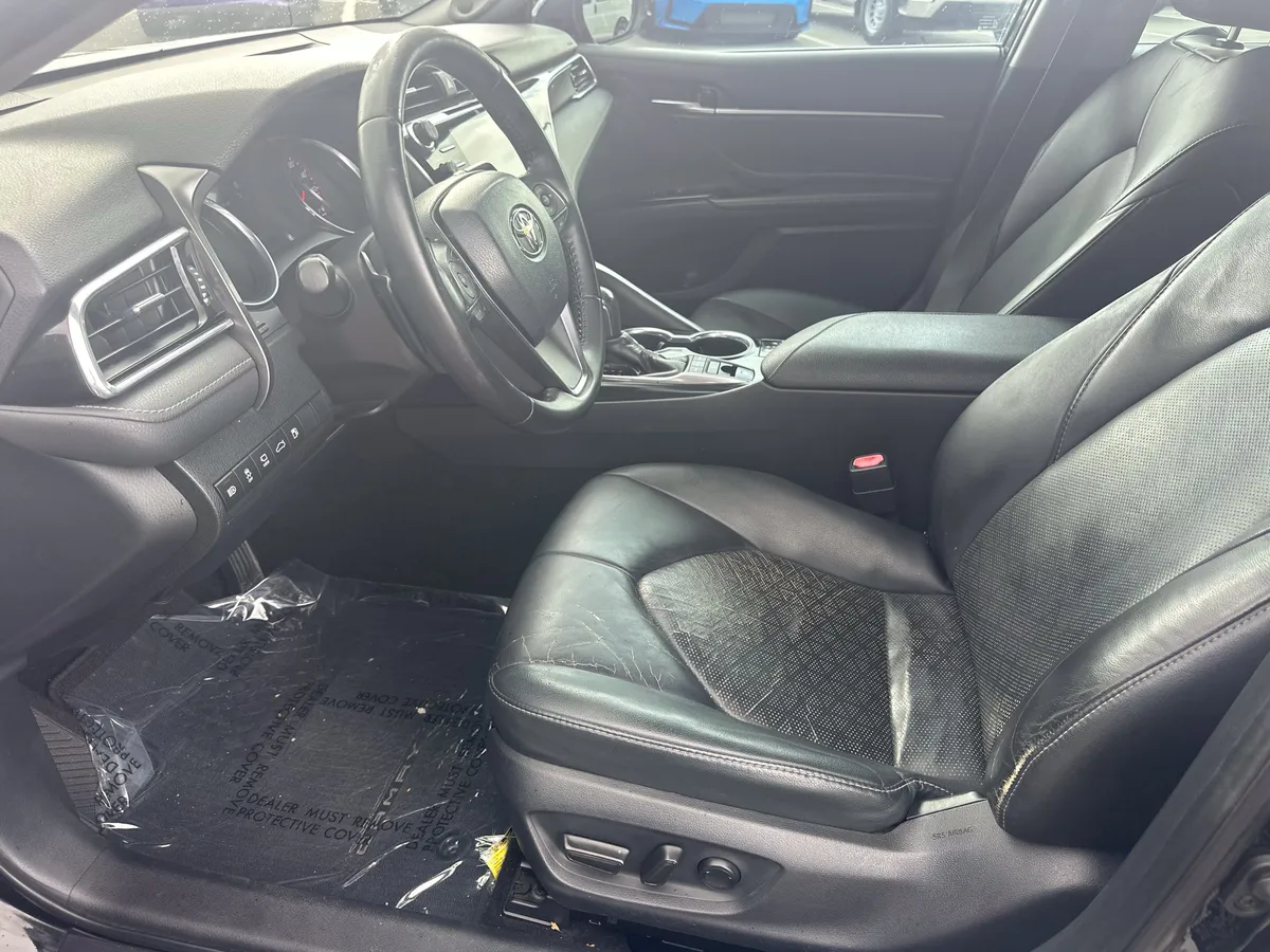 2018 Toyota Camry XSE thumbnail 29