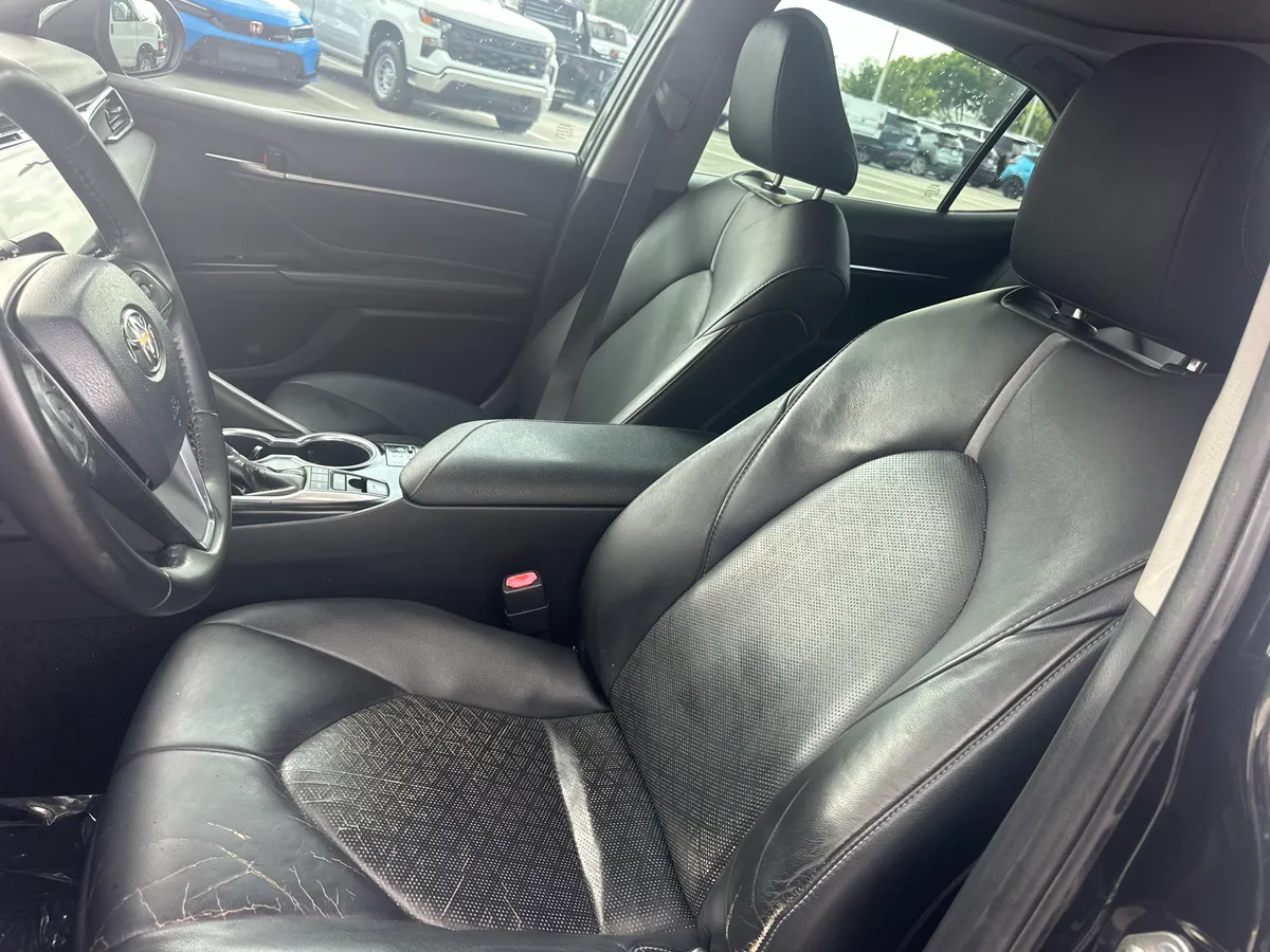 2018 Toyota Camry XSE thumbnail 31