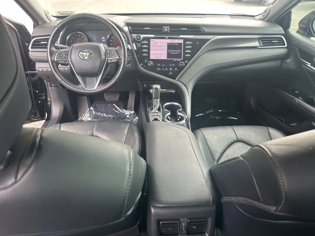 2018 Toyota Camry XSE thumbnail 32