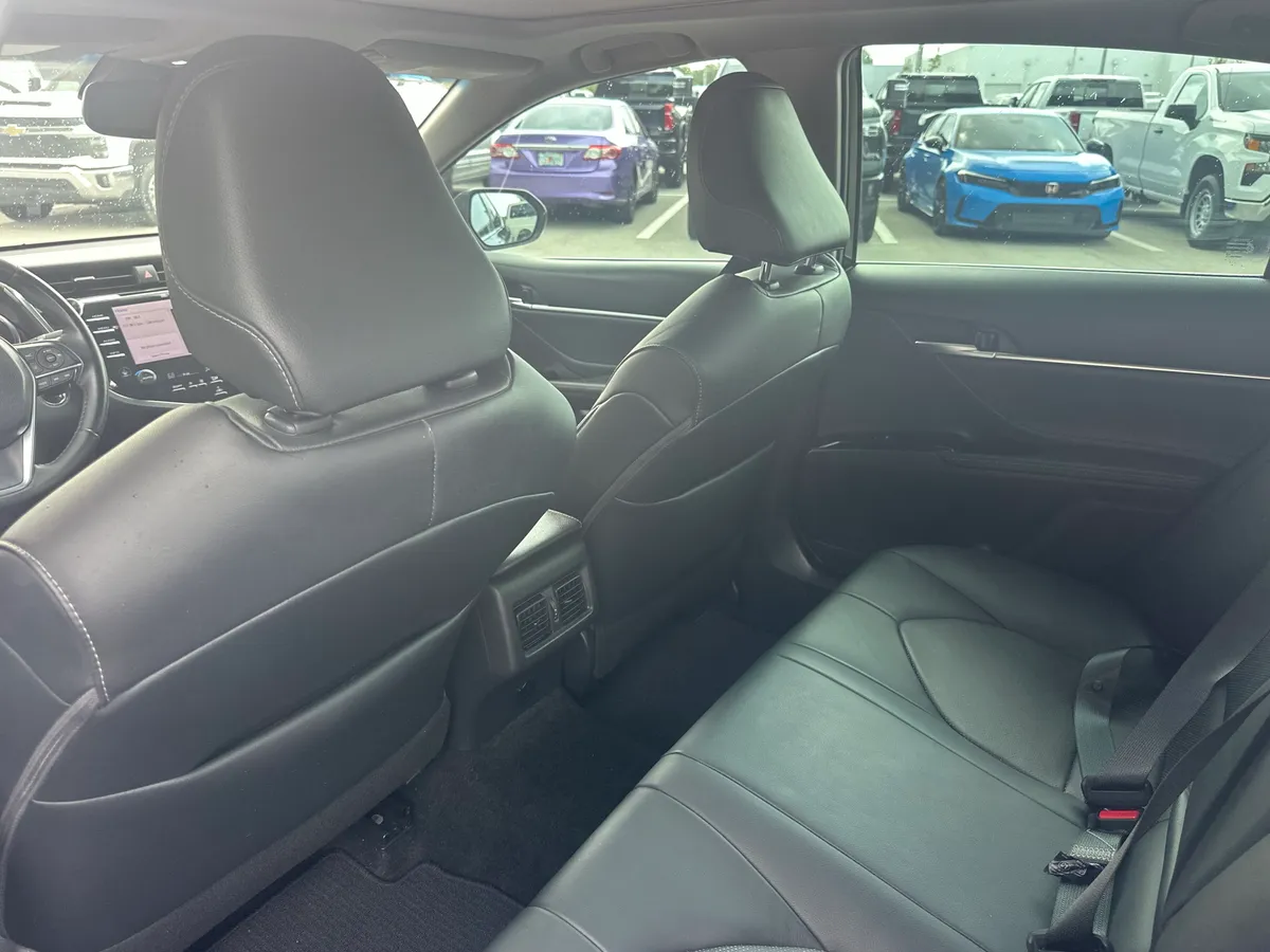 2018 Toyota Camry XSE thumbnail 33