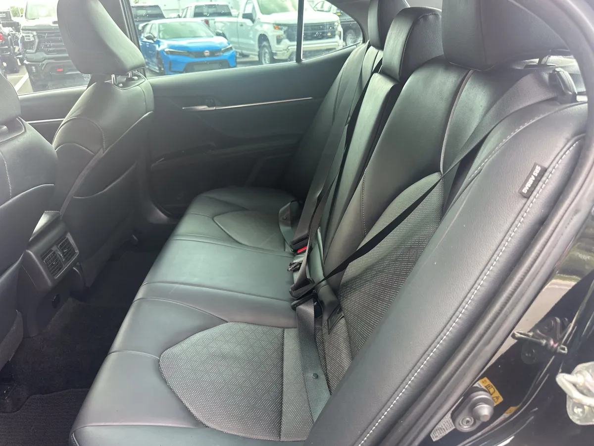 2018 Toyota Camry XSE thumbnail 34