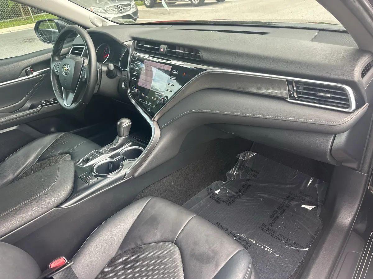 2018 Toyota Camry XSE thumbnail 35