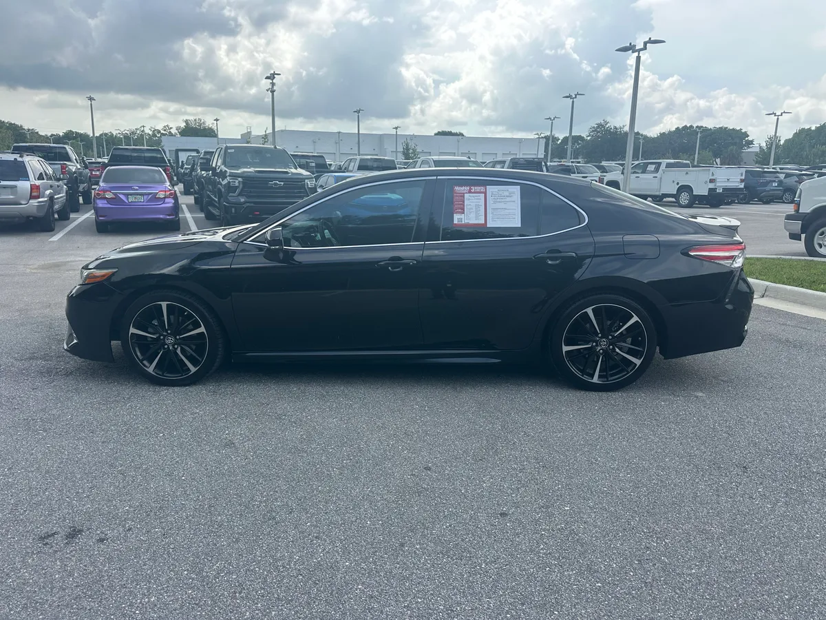 2018 Toyota Camry XSE thumbnail 5