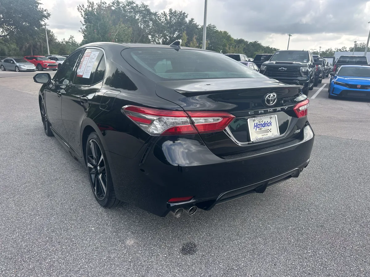 2018 Toyota Camry XSE thumbnail 6