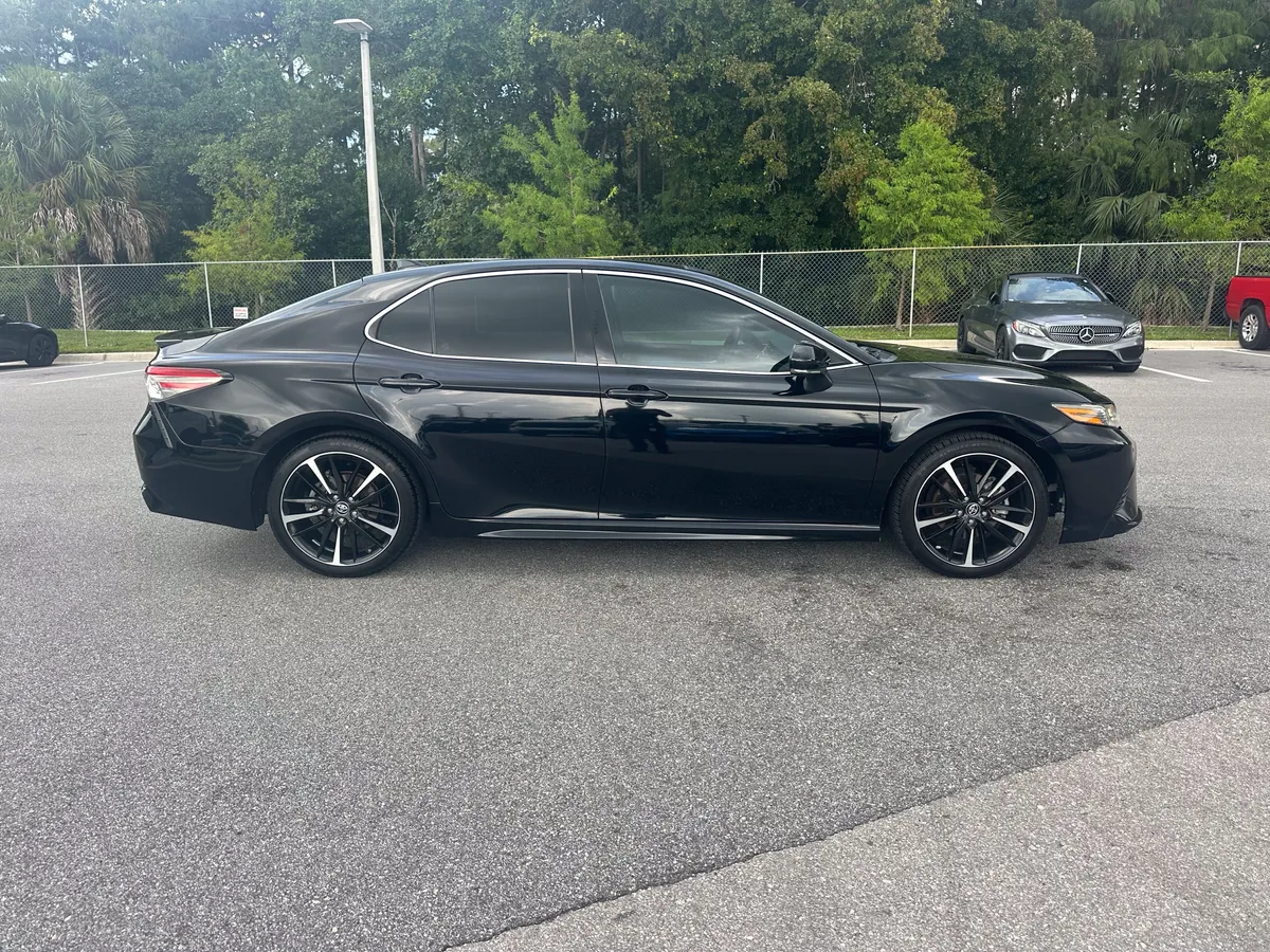2018 Toyota Camry XSE thumbnail 9