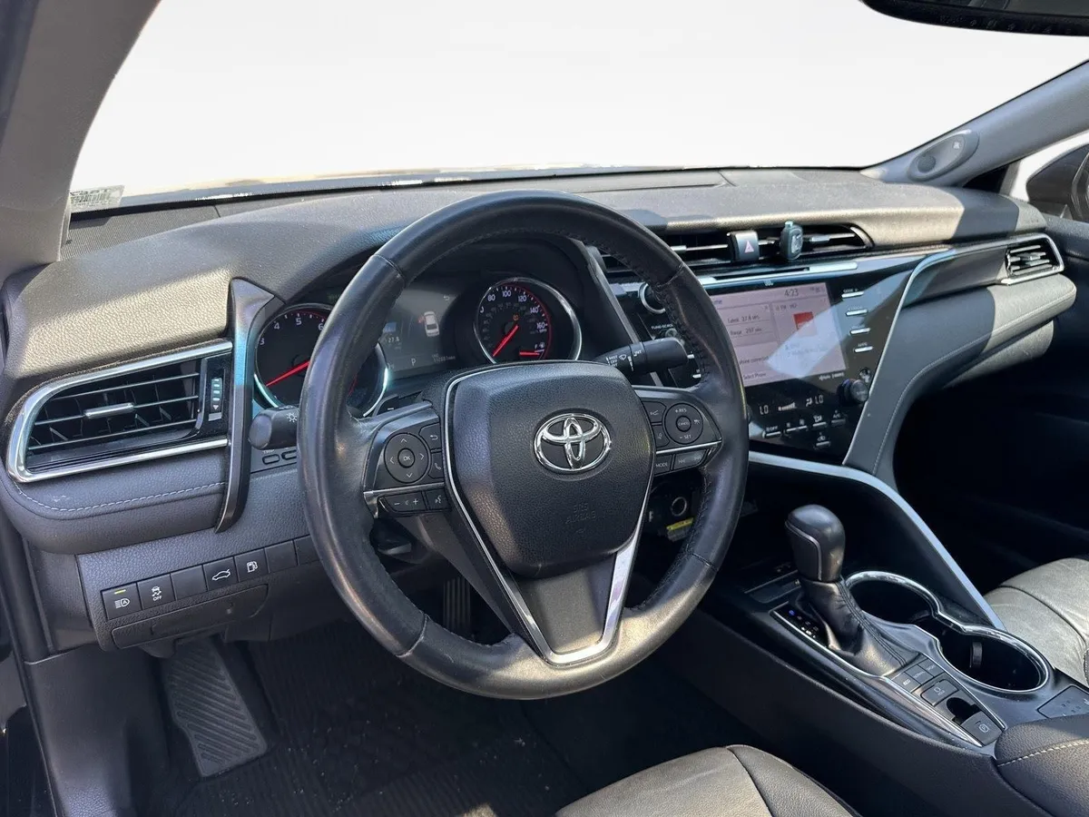 2018 Toyota Camry XSE thumbnail 11