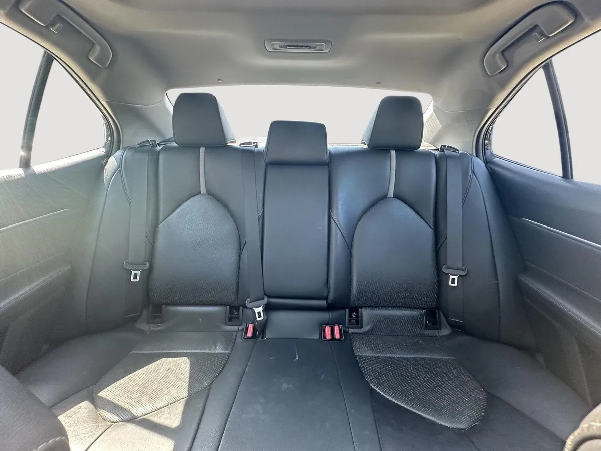 2018 Toyota Camry XSE thumbnail 13