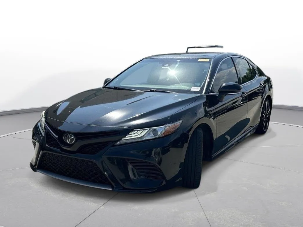 2018 Toyota Camry XSE thumbnail 2