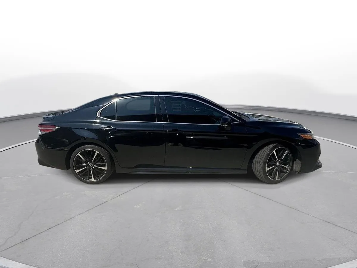 2018 Toyota Camry XSE thumbnail 5