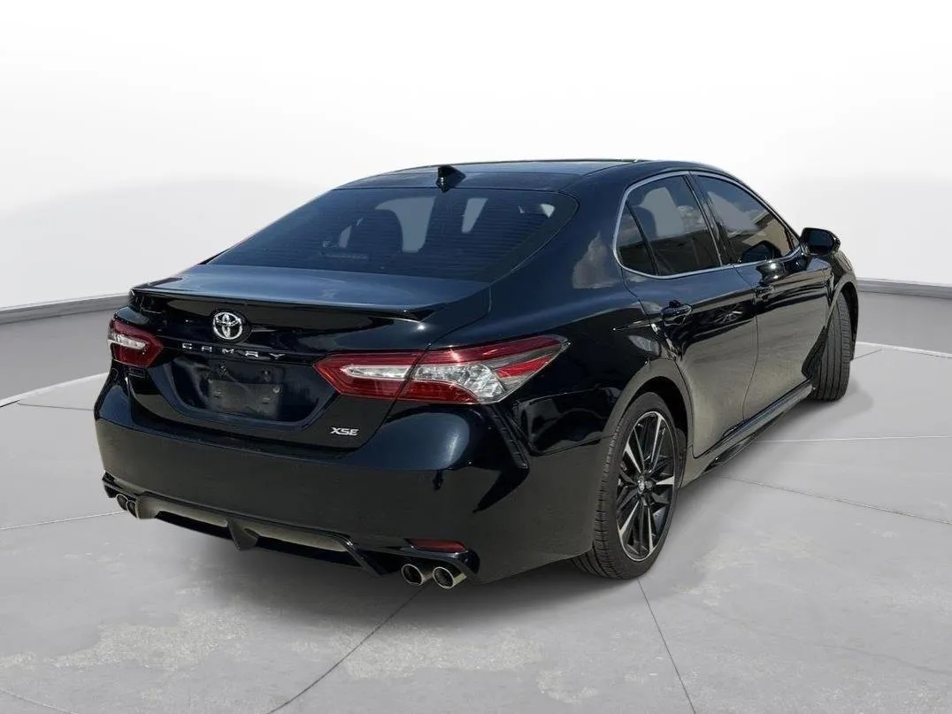 2018 Toyota Camry XSE thumbnail 6