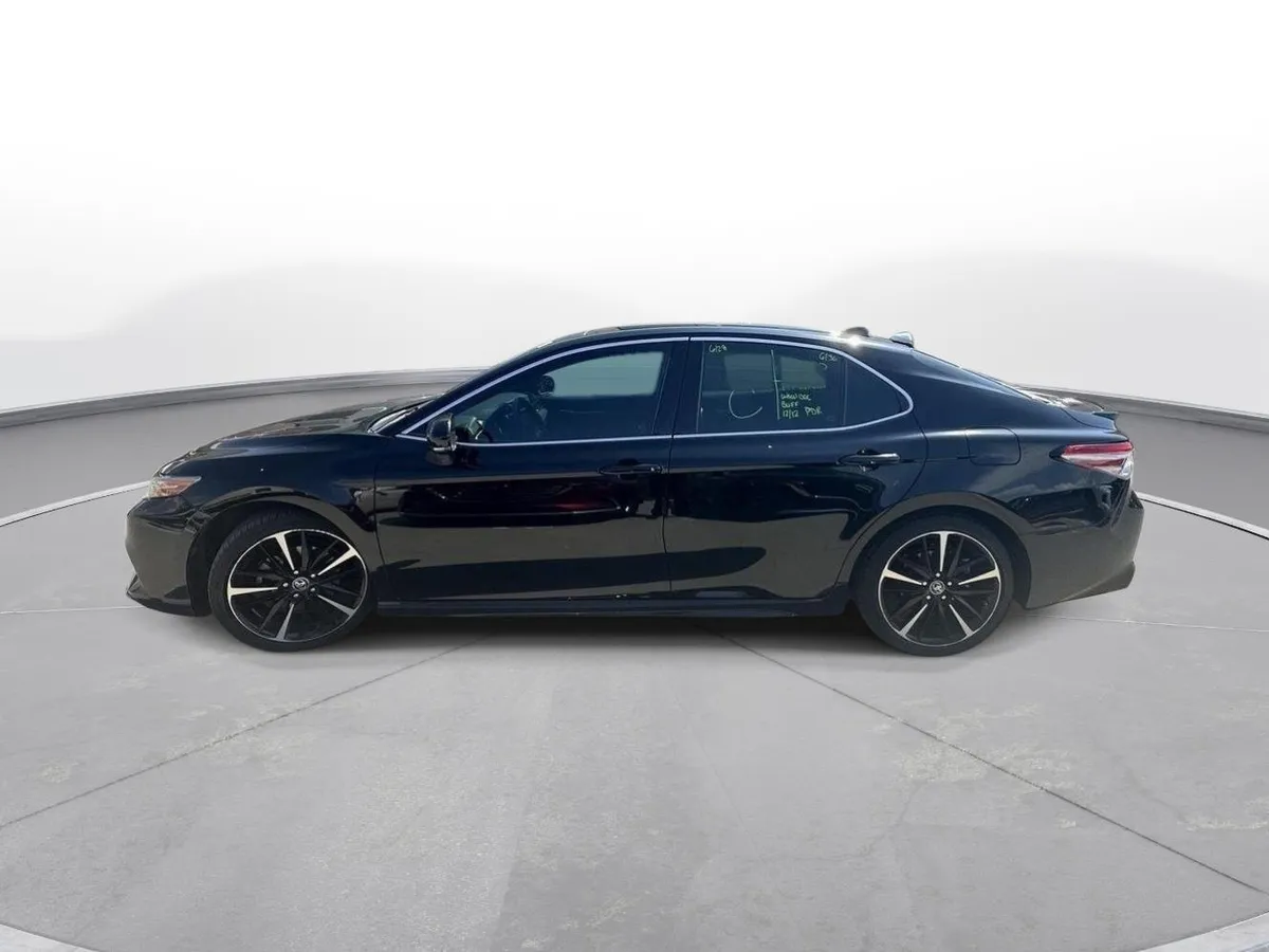 2018 Toyota Camry XSE thumbnail 9