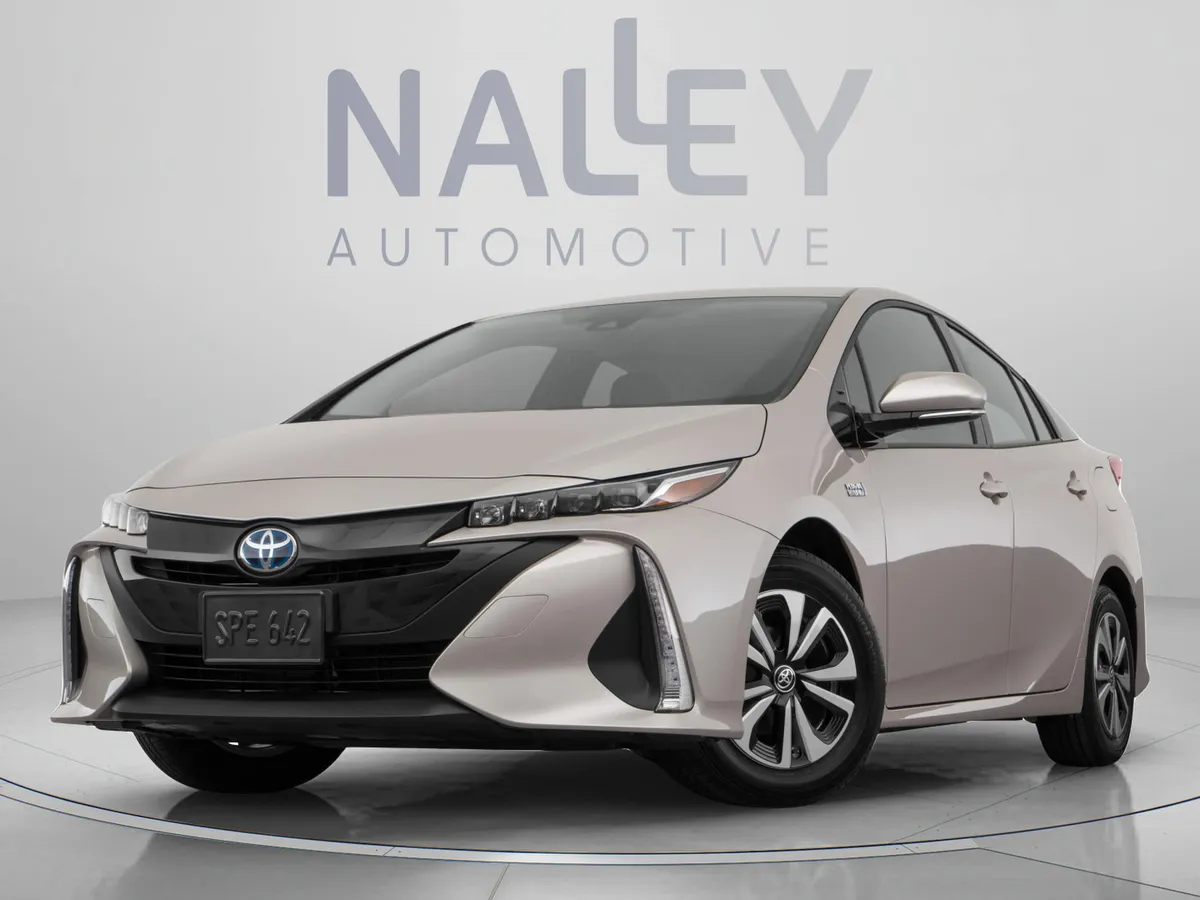 2018 Toyota Prius Prime Plus thumbnail 11