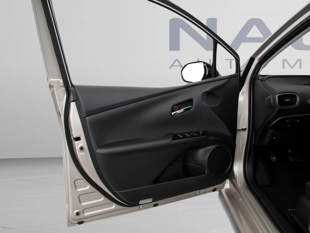 2018 Toyota Prius Prime Plus thumbnail 13