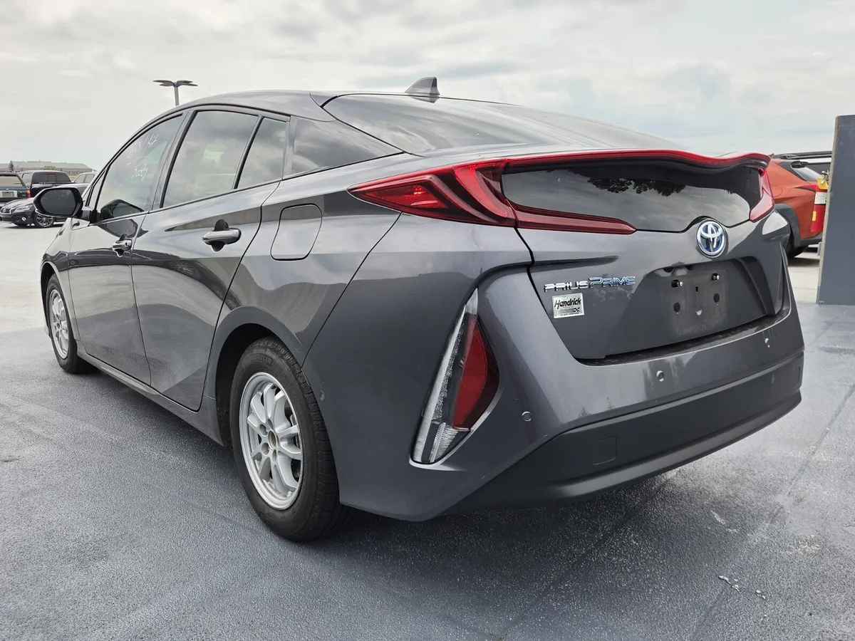 2018 Toyota Prius Prime Plus thumbnail 2