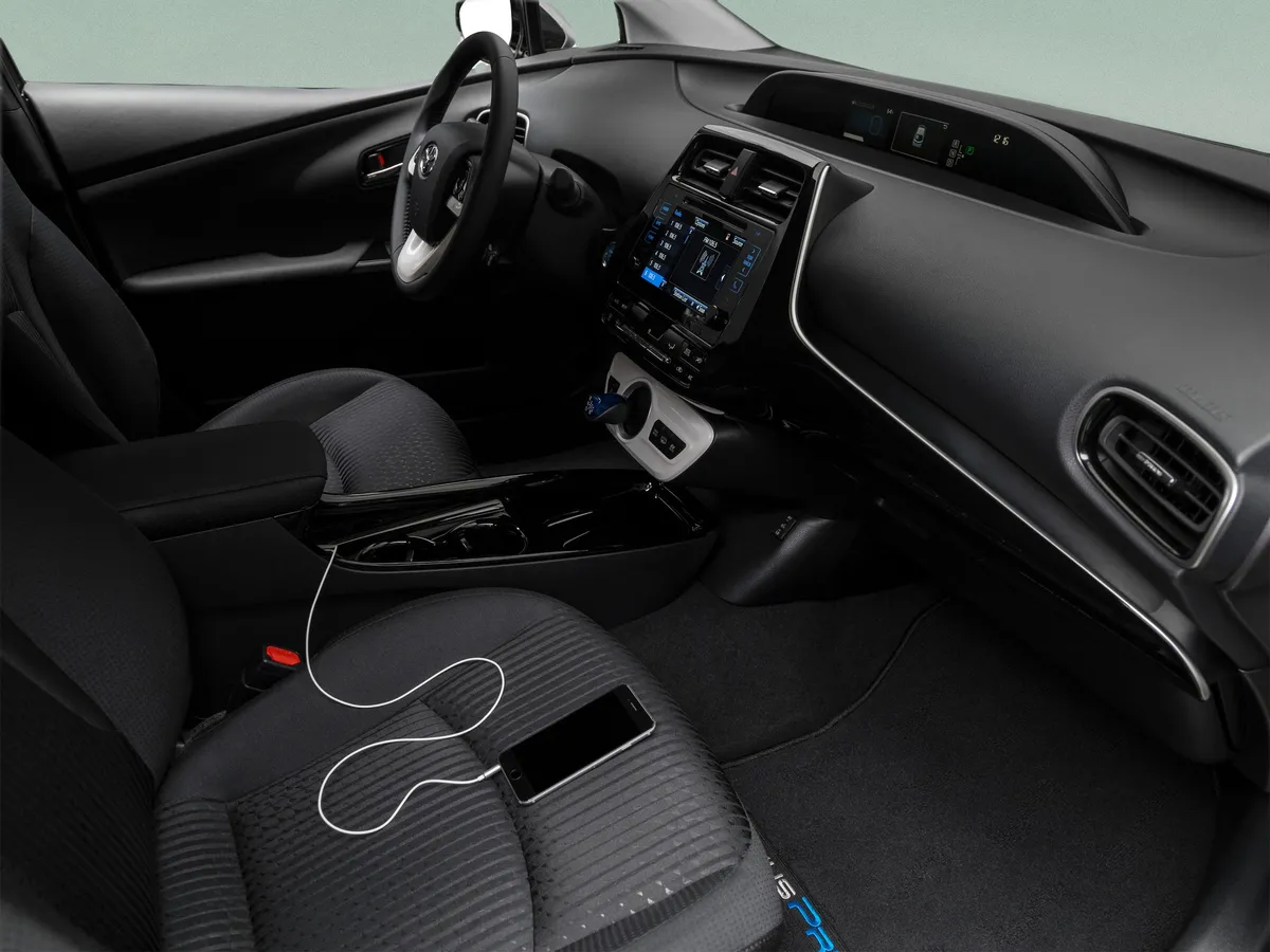 2018 Toyota Prius Prime Plus thumbnail 32