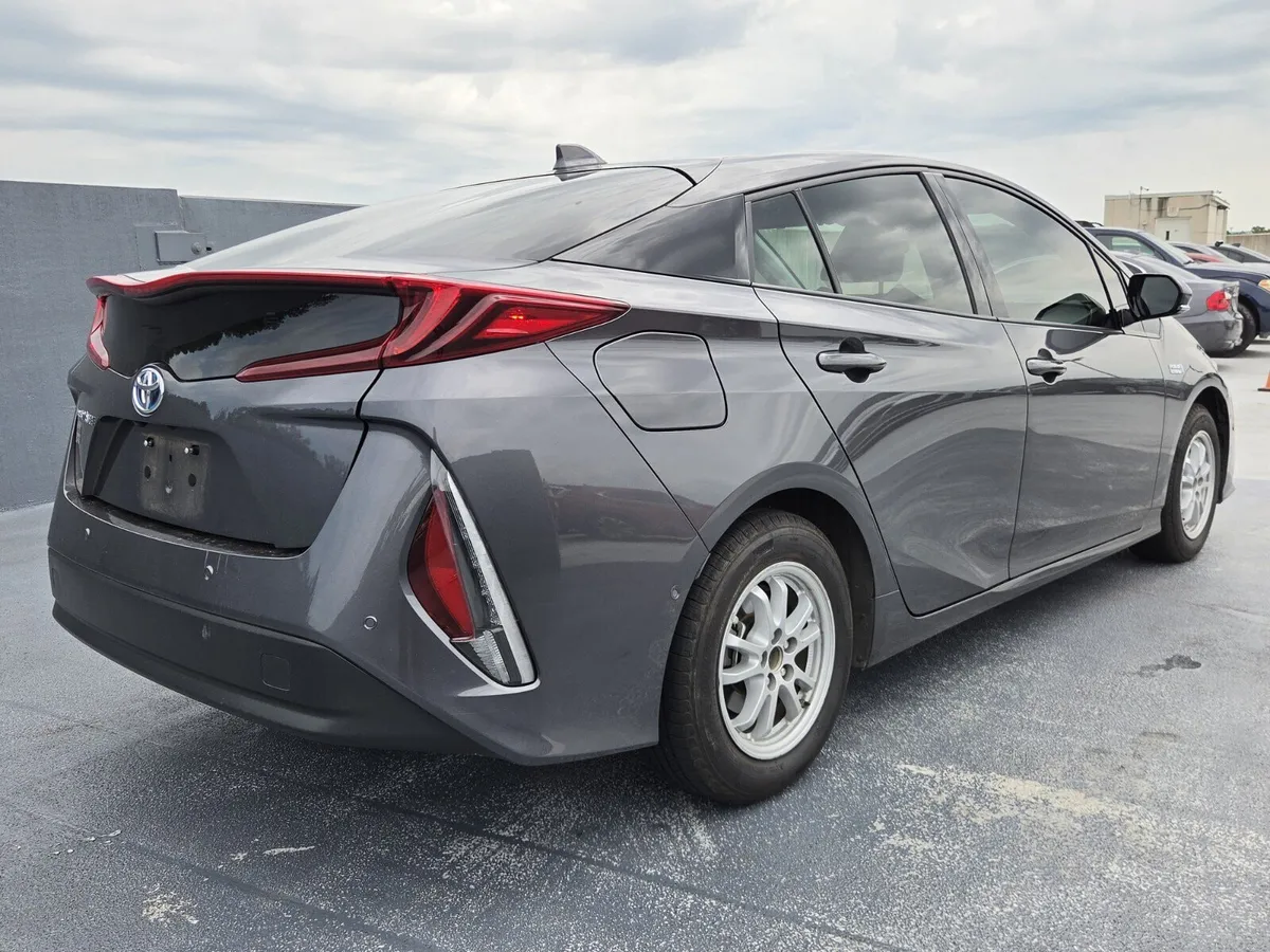 2018 Toyota Prius Prime Plus thumbnail 4