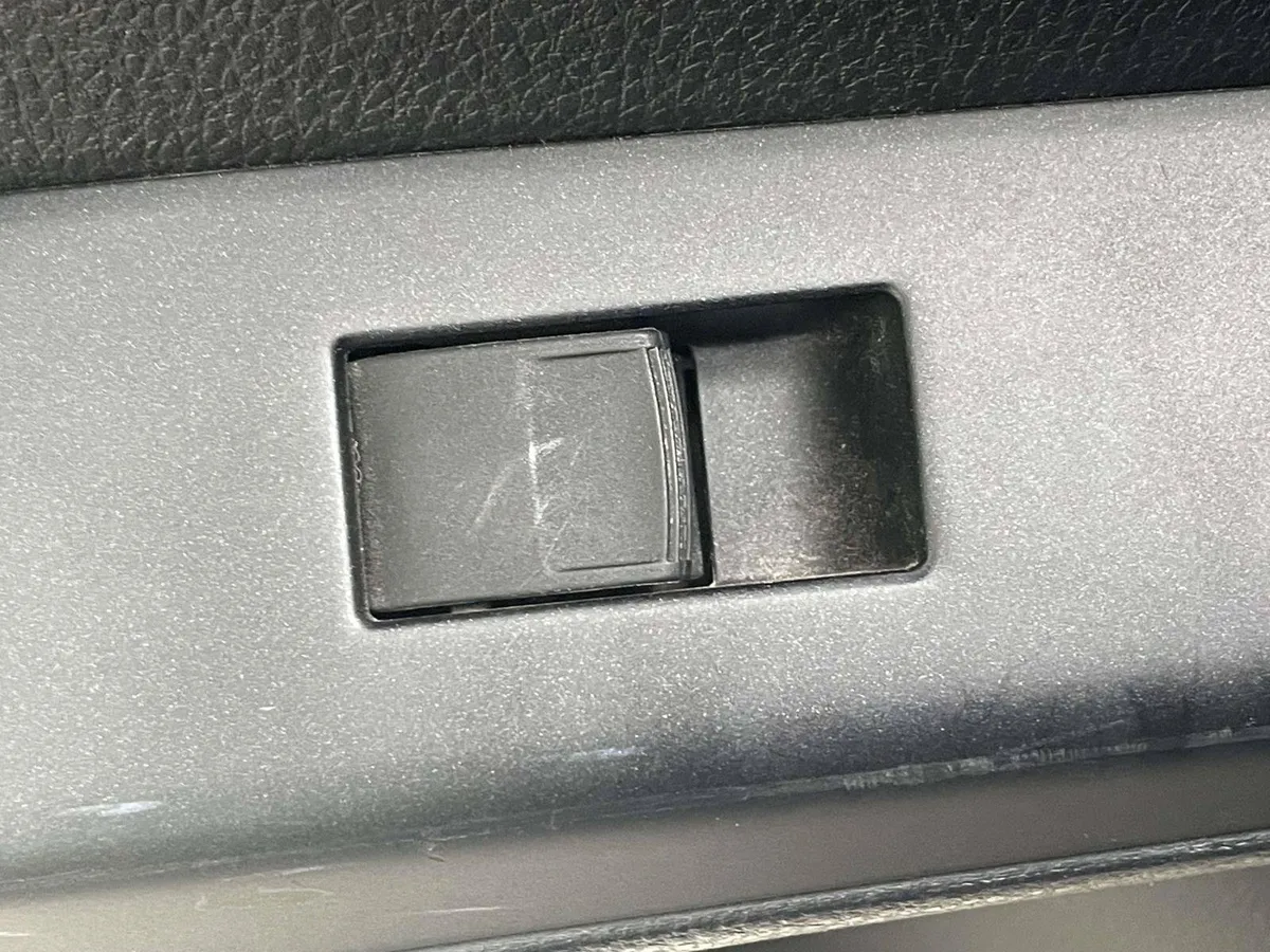 2018 Toyota RAV4 LE thumbnail 15