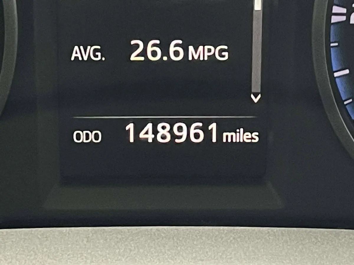 2018 Toyota RAV4 LE thumbnail 26