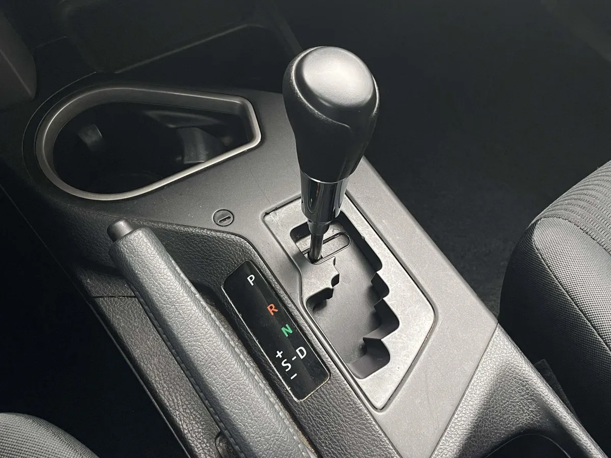 2018 Toyota RAV4 LE thumbnail 34