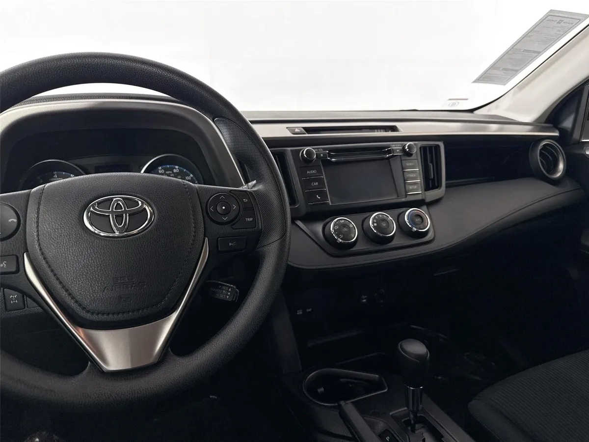 2018 Toyota RAV4 LE thumbnail 29