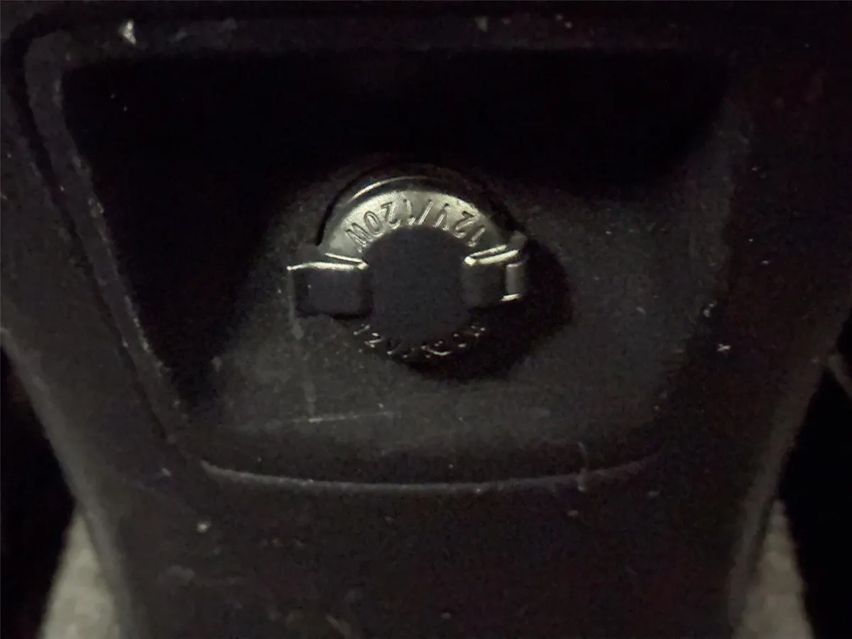 2018 Toyota RAV4 LE thumbnail 32