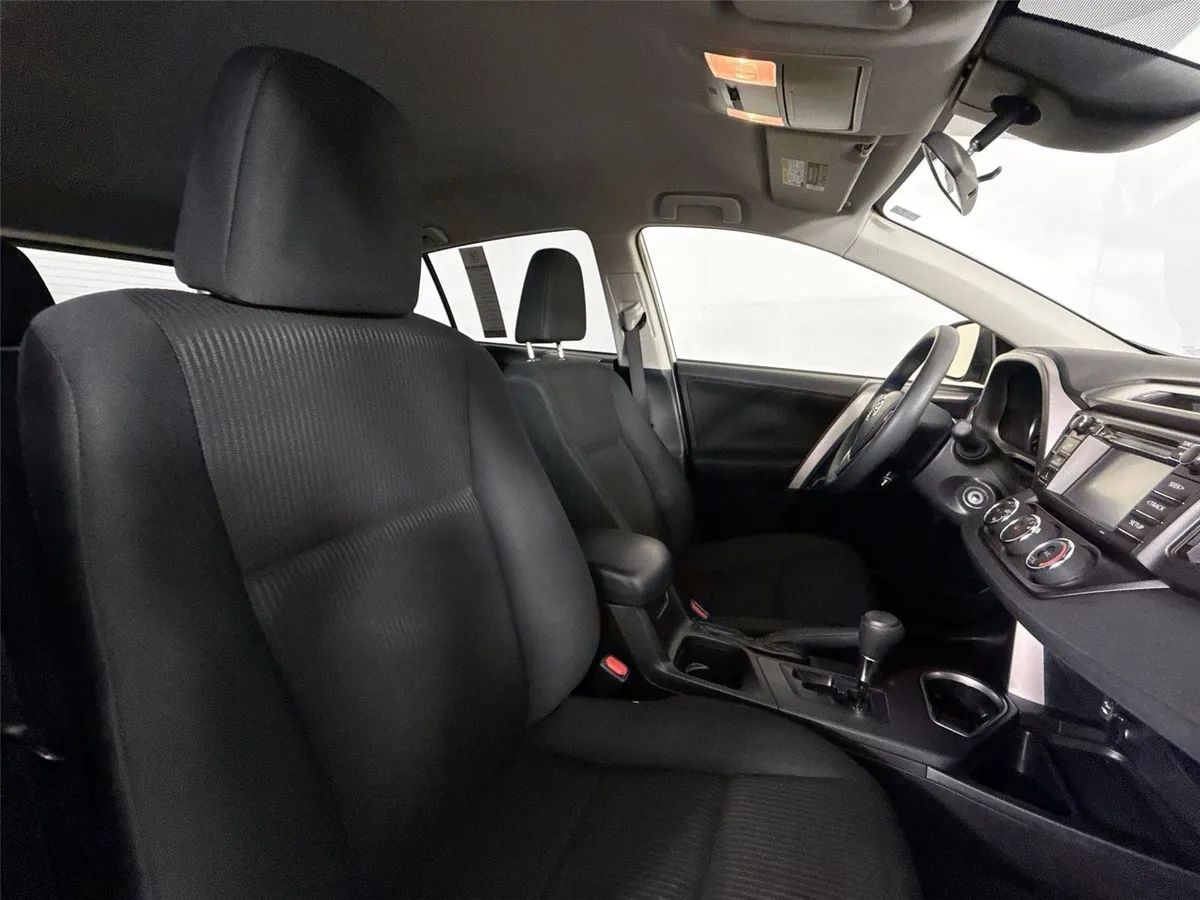 2018 Toyota RAV4 LE thumbnail 37