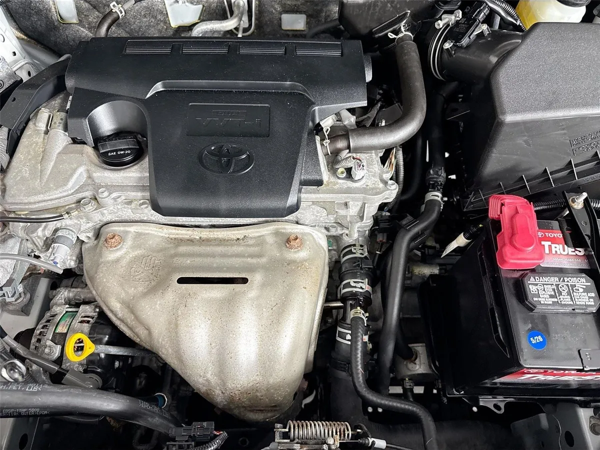 2018 Toyota RAV4 LE thumbnail 39