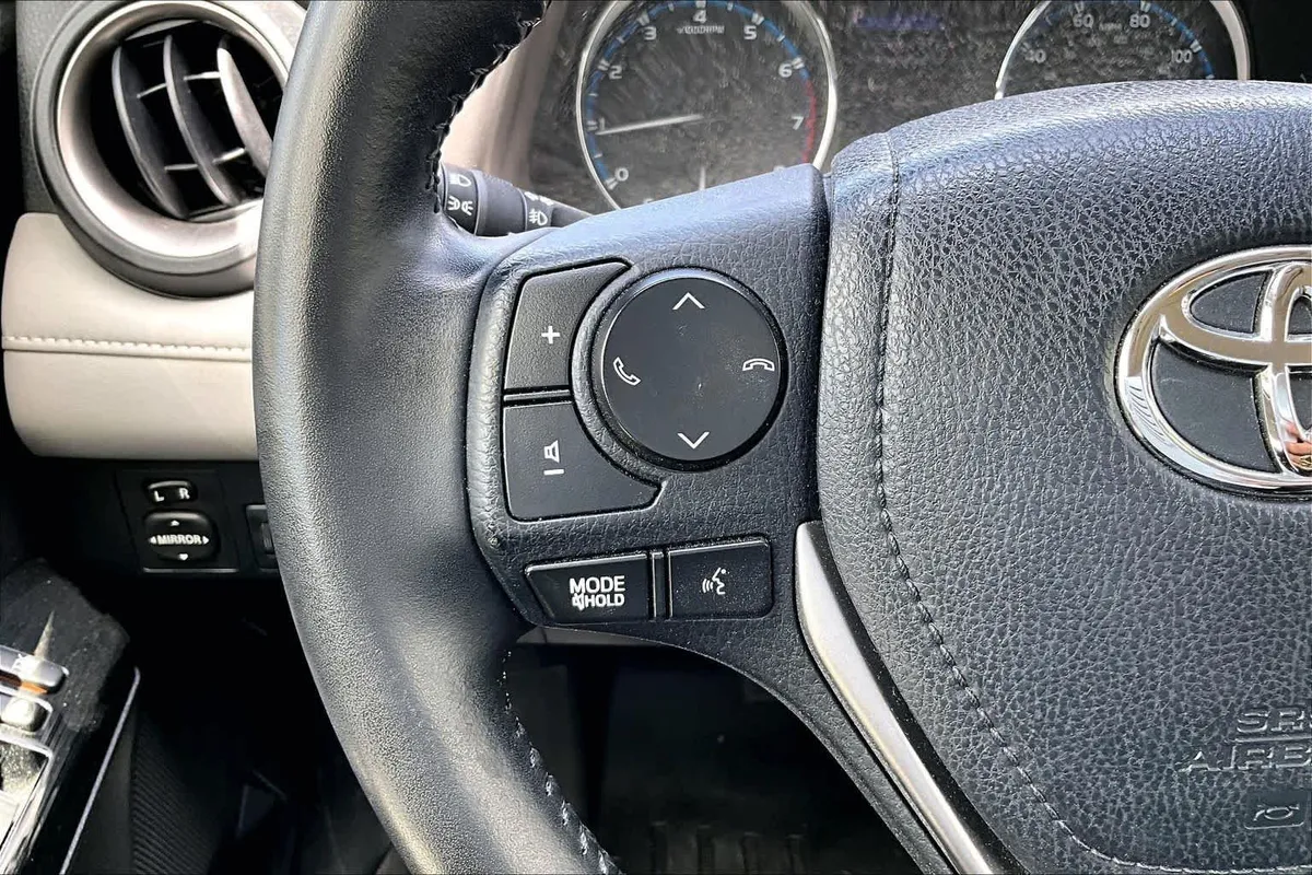 2018 Toyota RAV4 Limited thumbnail 22