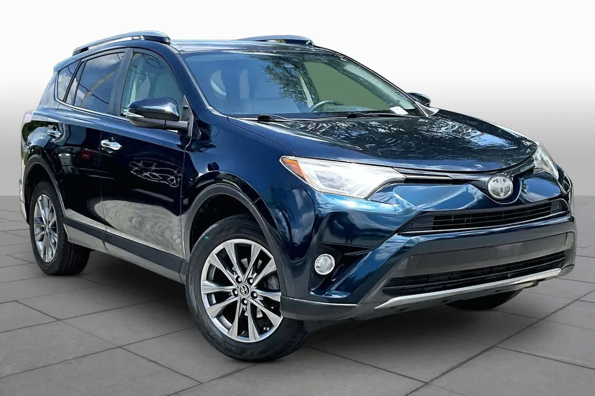 2018 Toyota RAV4 Limited thumbnail 3