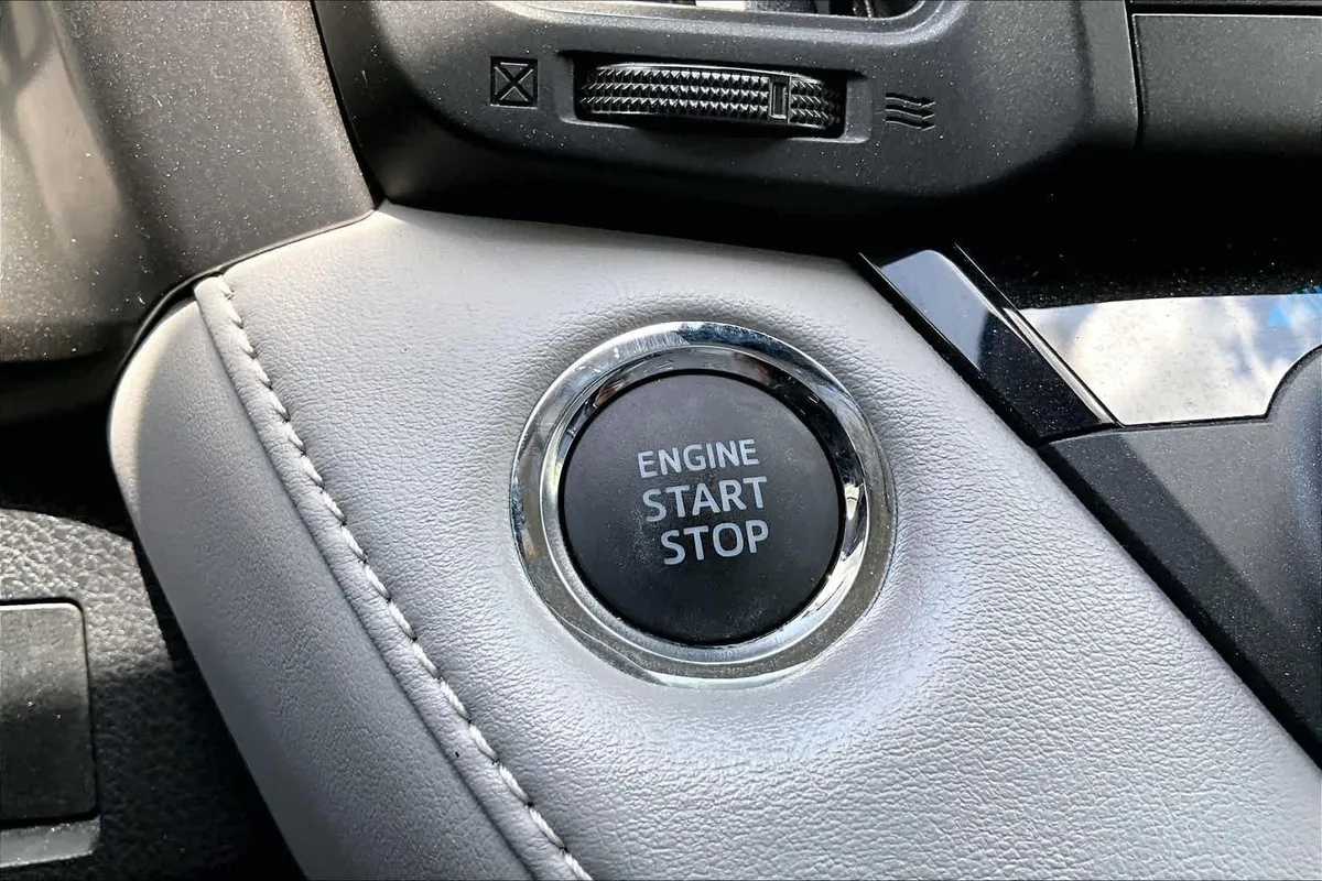 2018 Toyota RAV4 Limited thumbnail 33