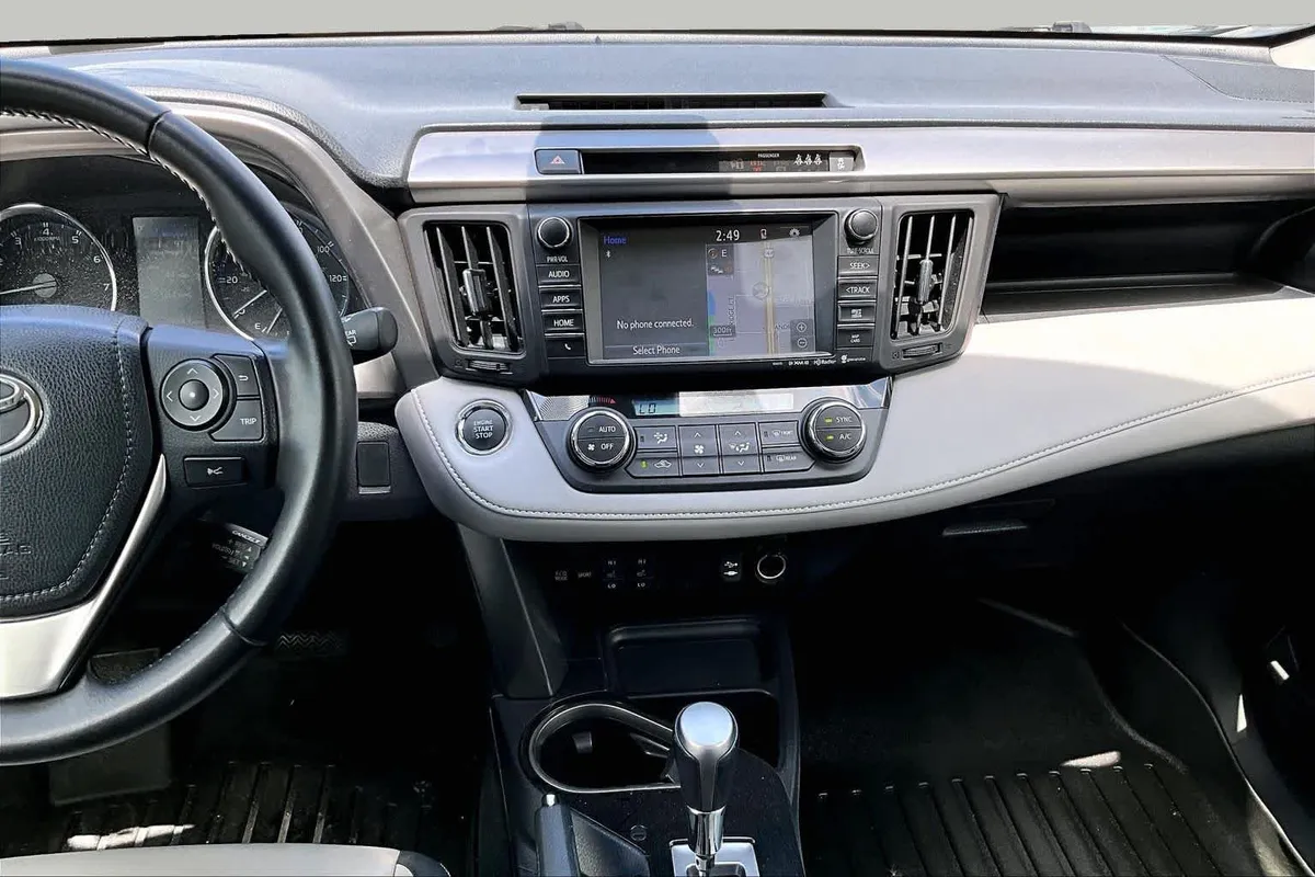 2018 Toyota RAV4 Limited thumbnail 7