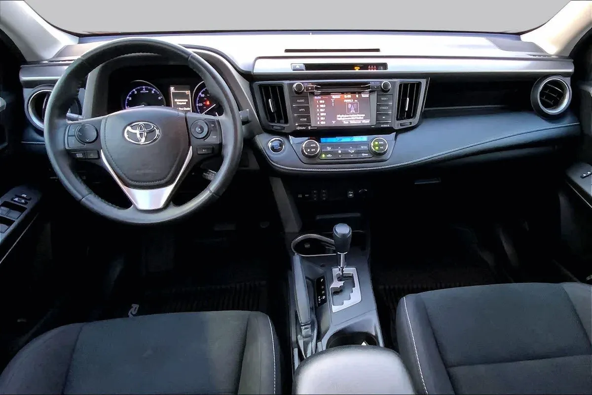 2018 Toyota RAV4 XLE thumbnail 15