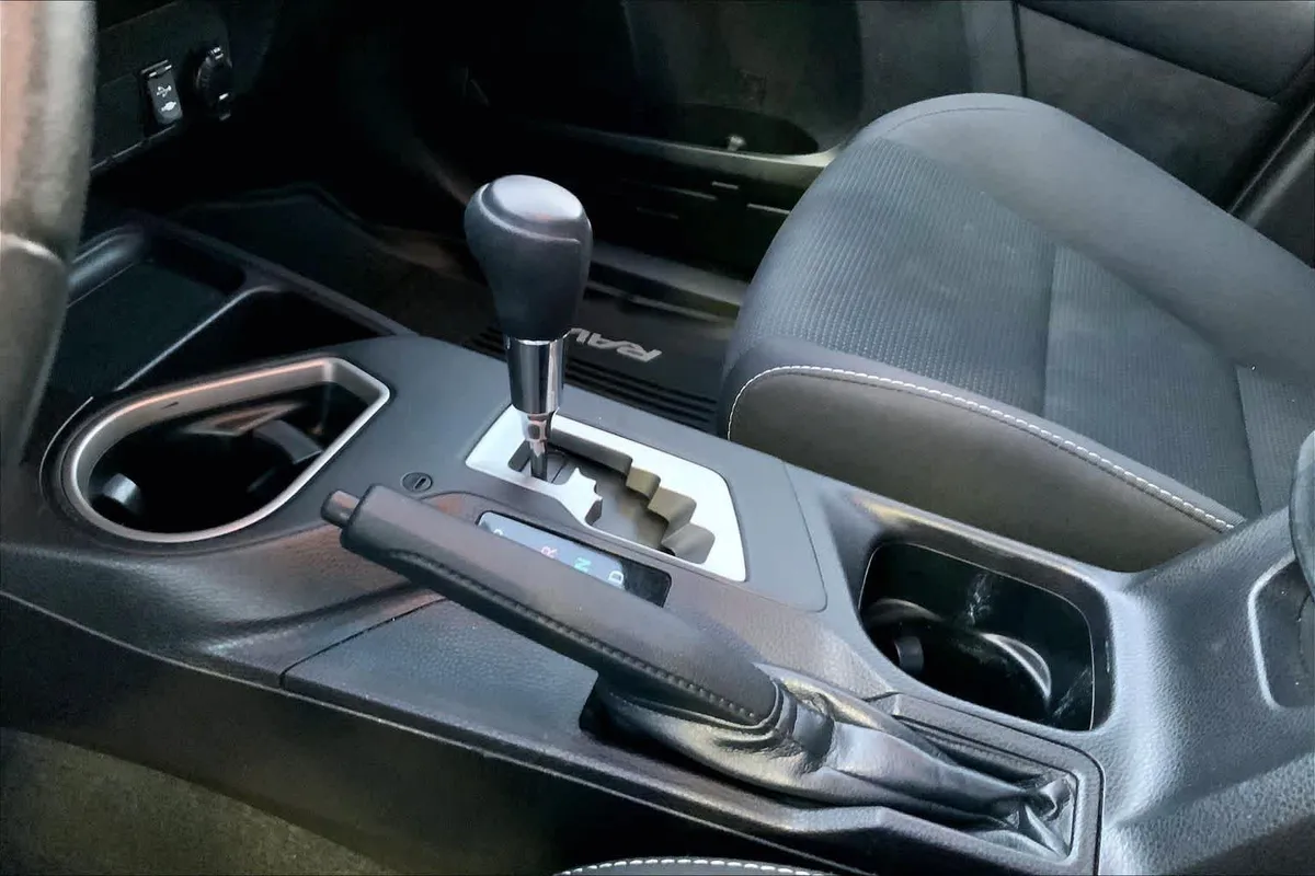 2018 Toyota RAV4 XLE thumbnail 16