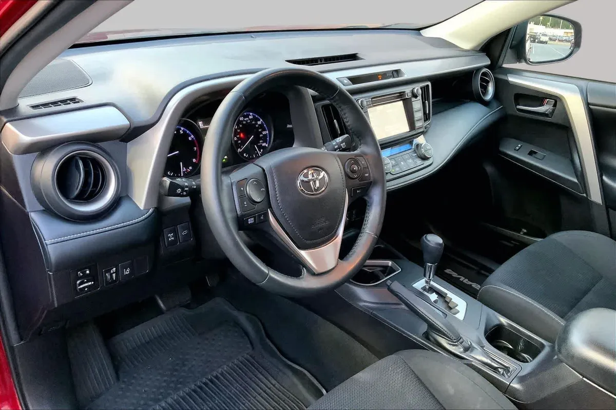 2018 Toyota RAV4 XLE thumbnail 17