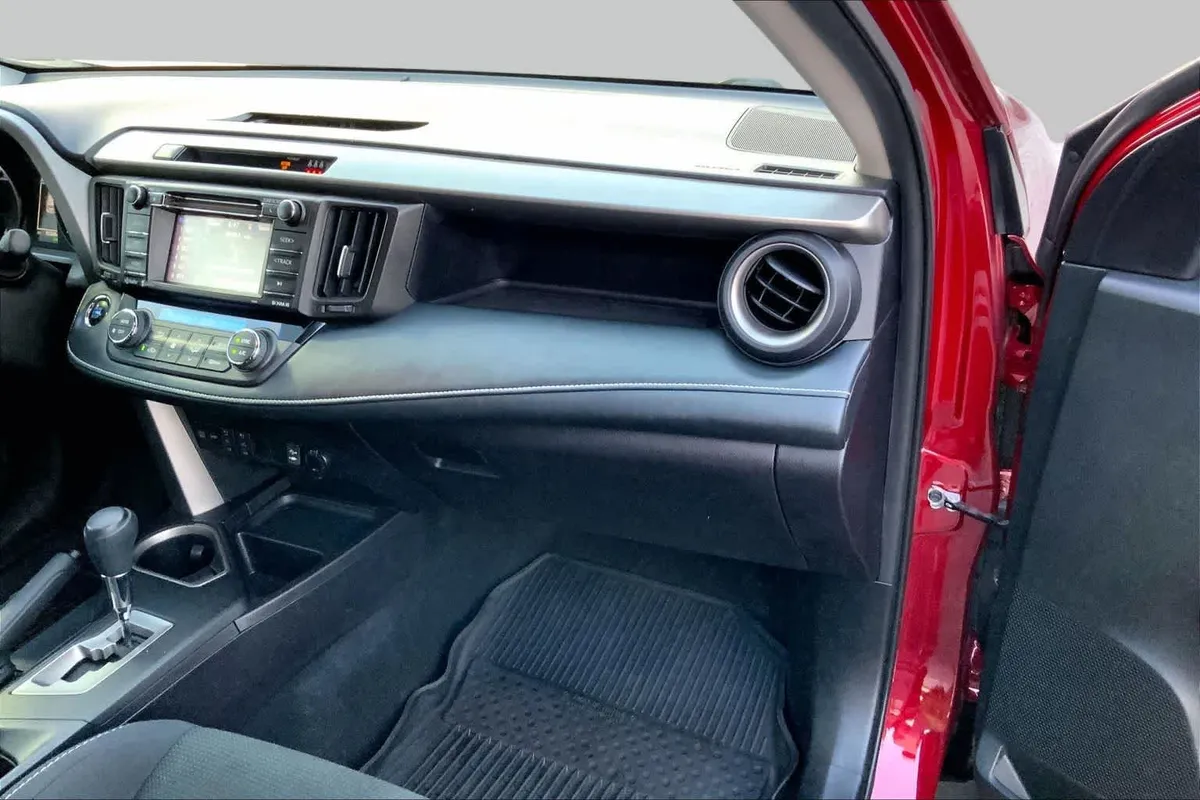 2018 Toyota RAV4 XLE thumbnail 18