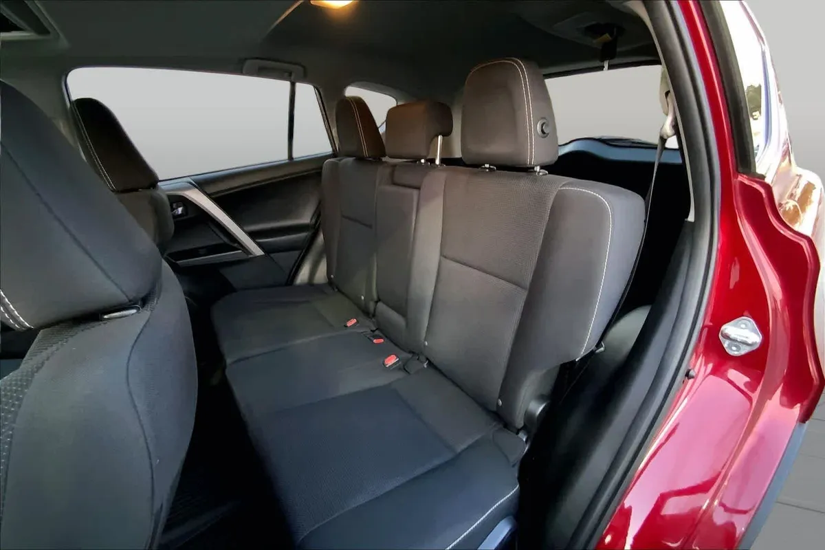 2018 Toyota RAV4 XLE thumbnail 20