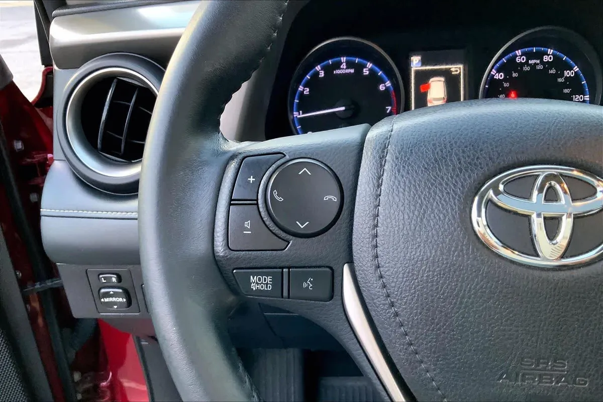 2018 Toyota RAV4 XLE thumbnail 23
