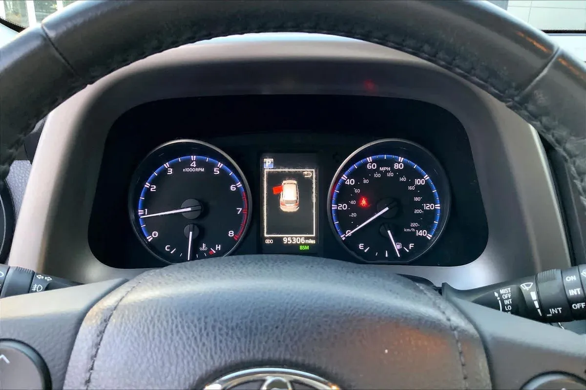 2018 Toyota RAV4 XLE thumbnail 25