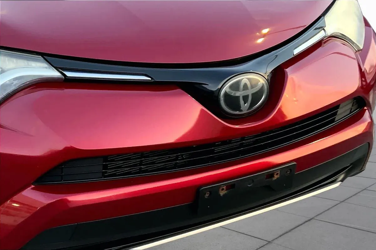 2018 Toyota RAV4 XLE thumbnail 29
