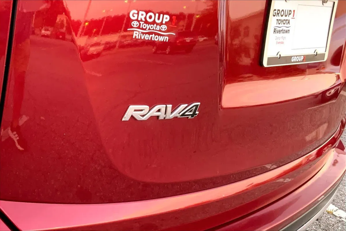 2018 Toyota RAV4 XLE thumbnail 30