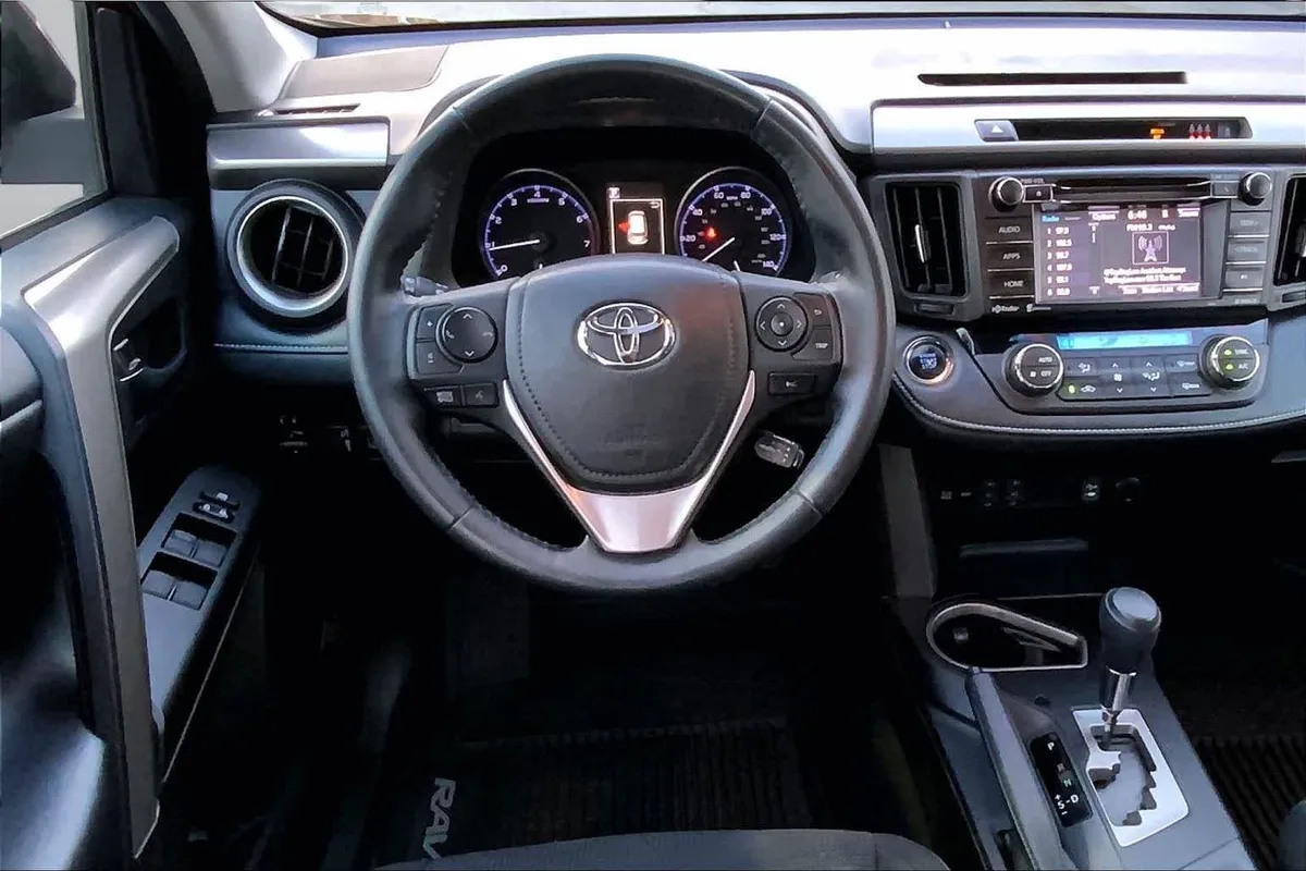 2018 Toyota RAV4 XLE thumbnail 6
