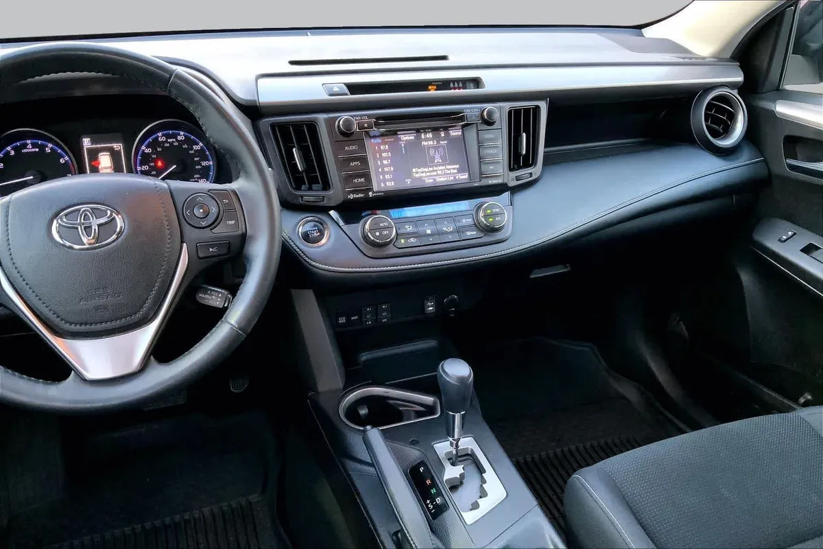 2018 Toyota RAV4 XLE thumbnail 7