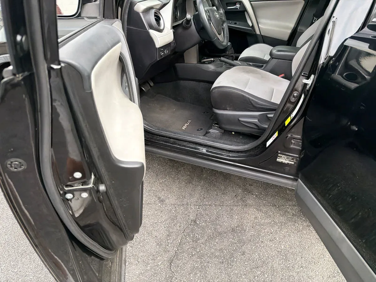 2018 Toyota RAV4 XLE thumbnail 17