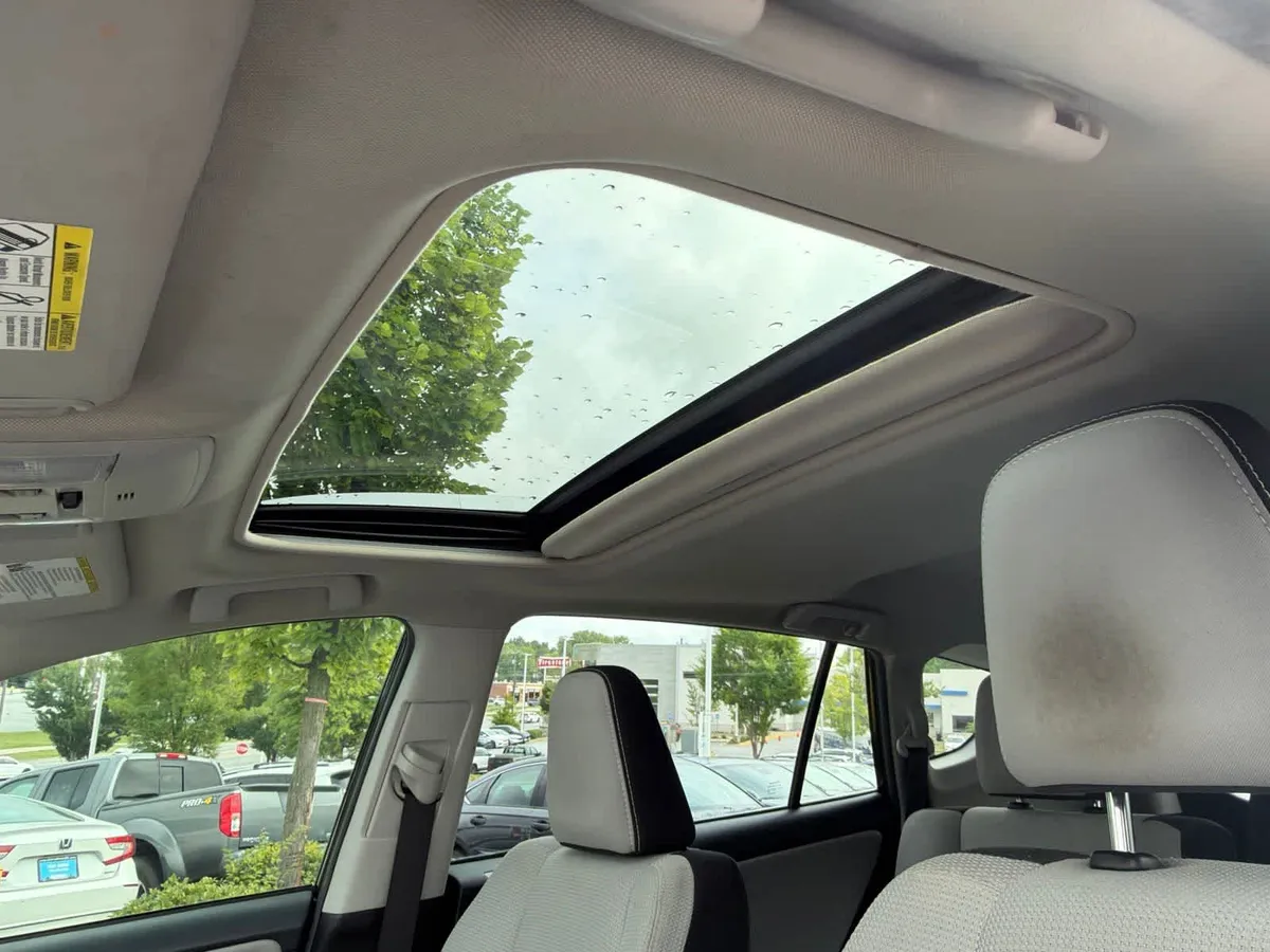 2018 Toyota RAV4 XLE thumbnail 22