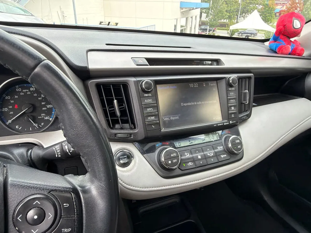 2018 Toyota RAV4 XLE thumbnail 23